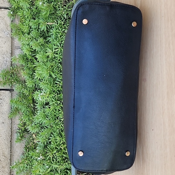 Neiman Marcus Black Handbag with Snakeskin embossed handles - Picture 6 of 15